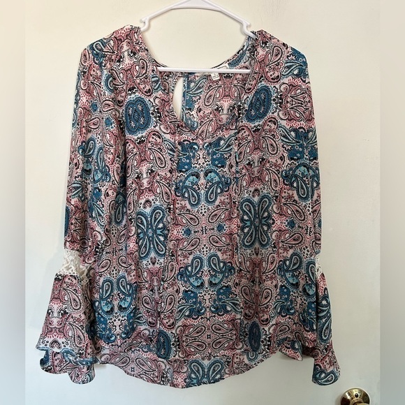 Hippie Rose Large Bell Sleeve Bohemian top with keyhole cutout in back - Picture 1 of 9